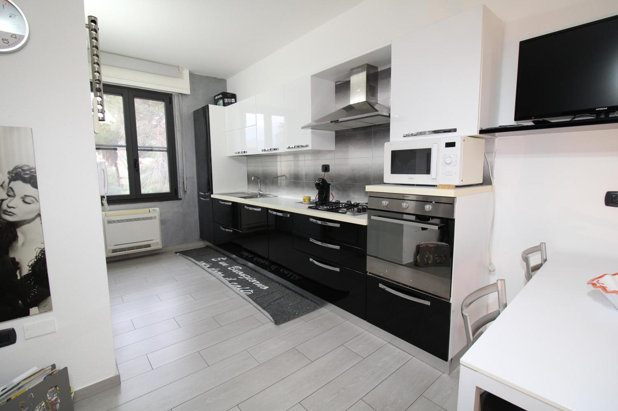 Corona'S Apartment- Fronte Spiaggia ลากาเลตตา ภายนอก รูปภาพ