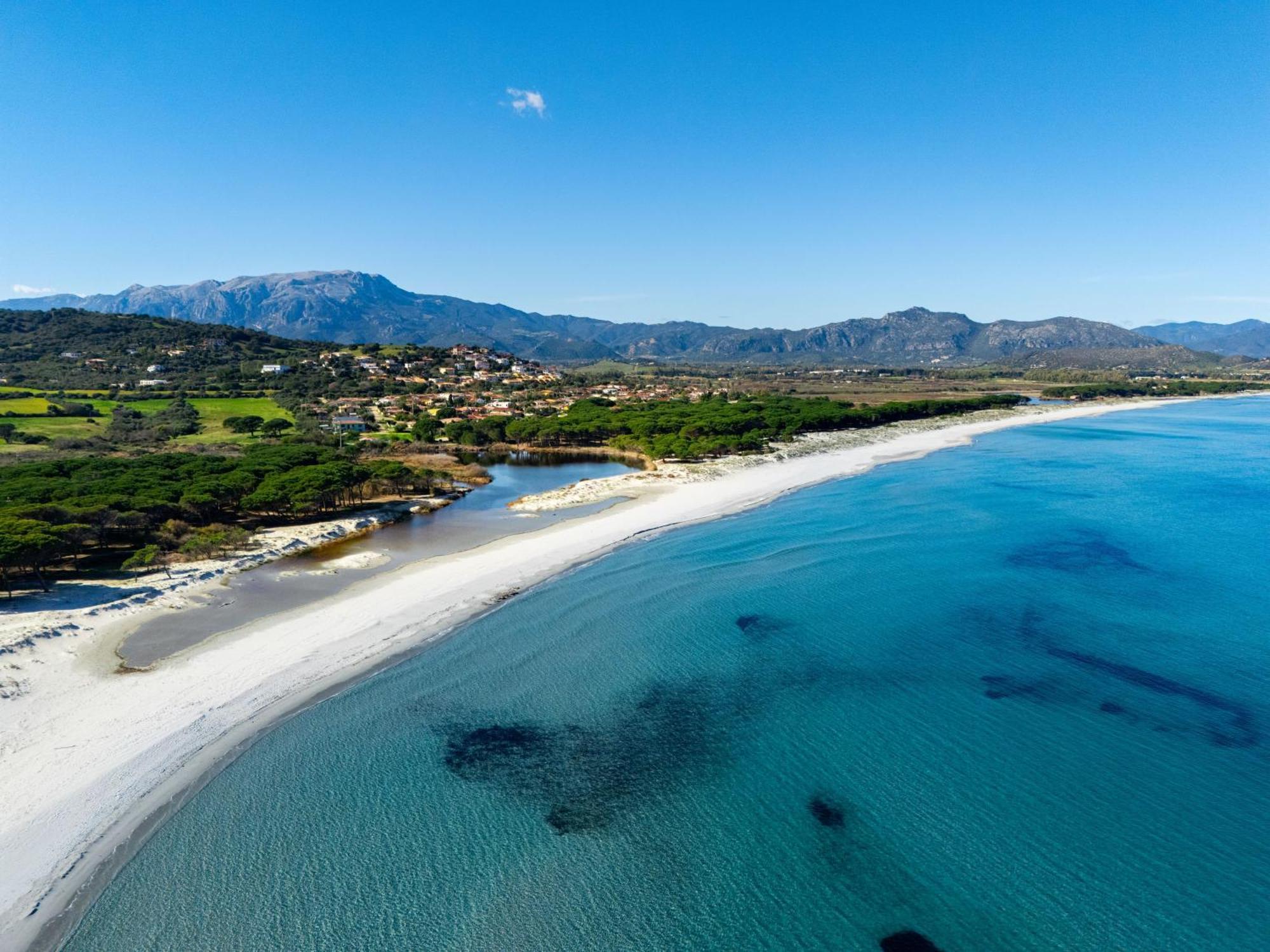 Corona'S Apartment- Fronte Spiaggia ลากาเลตตา ภายนอก รูปภาพ